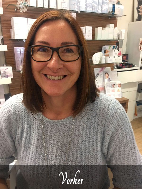 Frau vor Make-up vom Visagisten