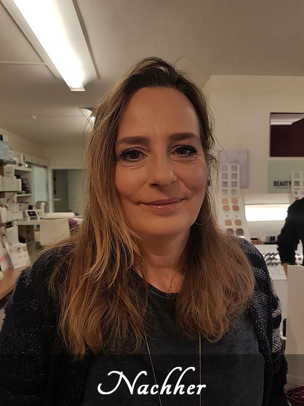Kundin mit Make-up von unserem Visagisten
