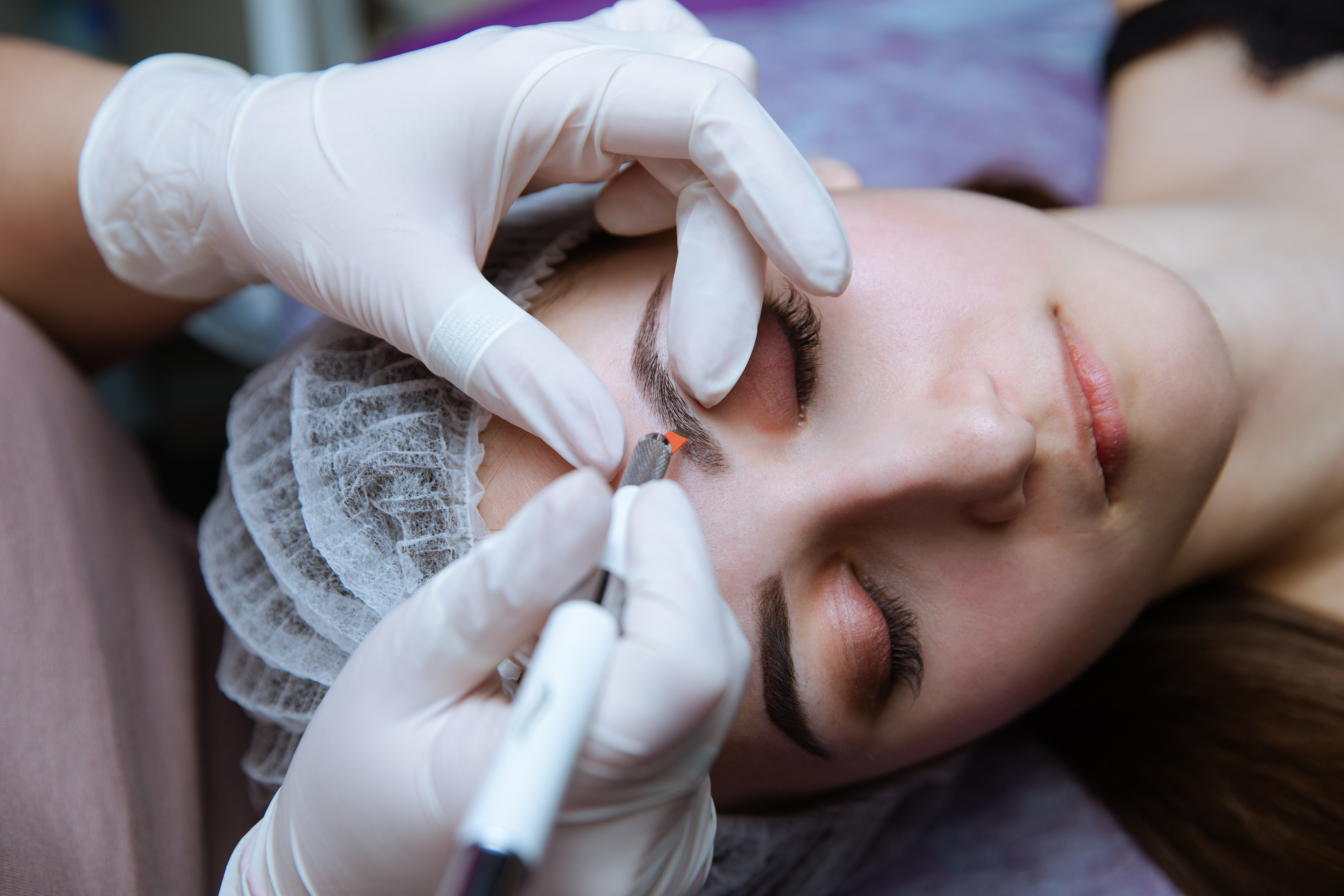 Unterschied zwischen Microblading und Permanent Make-up, Hall in Tirol