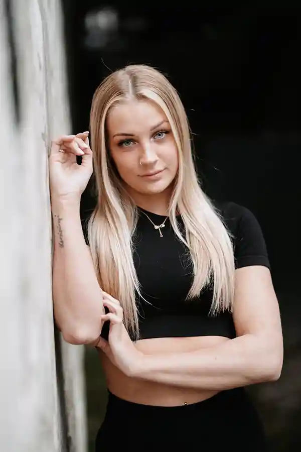 Spezialistin für Wimpernverlängerung Ella Mörwald