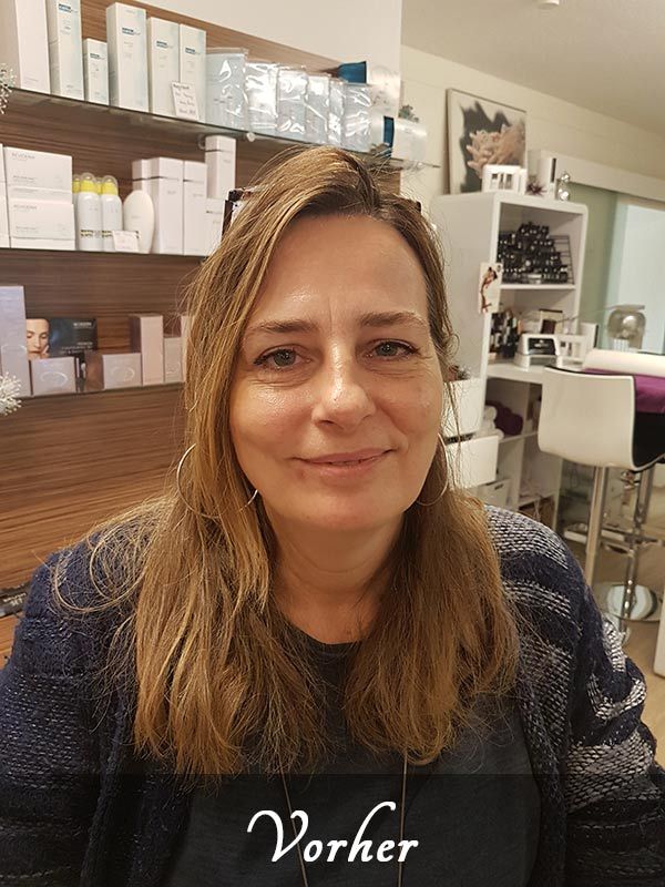 Frau vor Make-up vom Visagisten